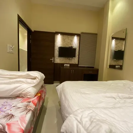 Hotel Blossom Inn Amritsar Exterior photo